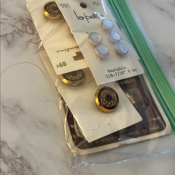 Craft, Junk Jewelry, Button Lot - Picture 3 of 6